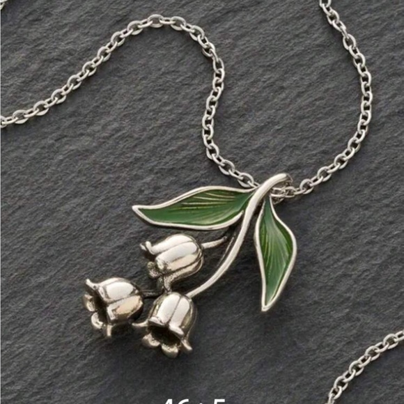 NWOT Silver Lily Flower Jewelry Set Necklace and Earrings - Picture 2 of 3